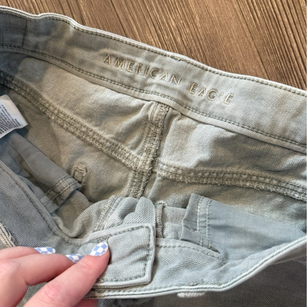 American Eagle Women’s Distressed Ripped Gray Denim Mom Jeans Size 10 - Picture 7 of 9